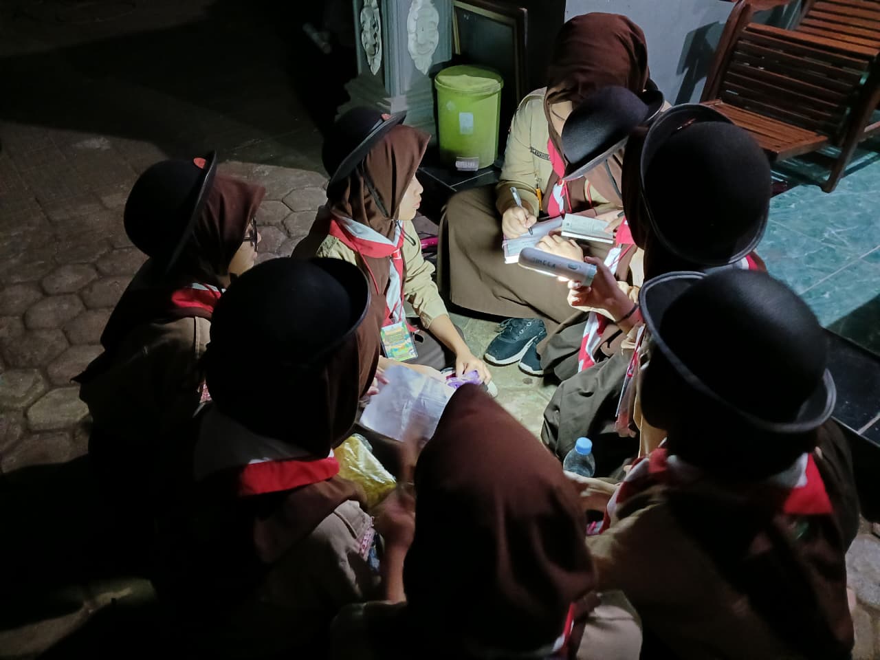Caraka Malam Asah Ketangkasan Sandi di Perkemahan Penggalang MTsN 9 Bantul